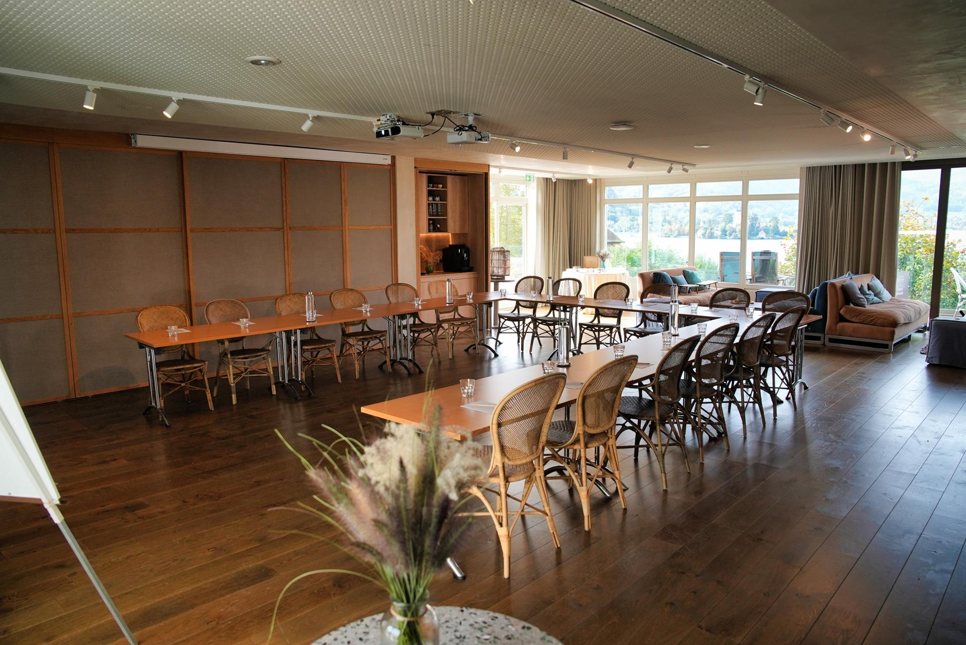 Séminaire à Annecy : Comment choisir la salle idéale pour votre team building ?
